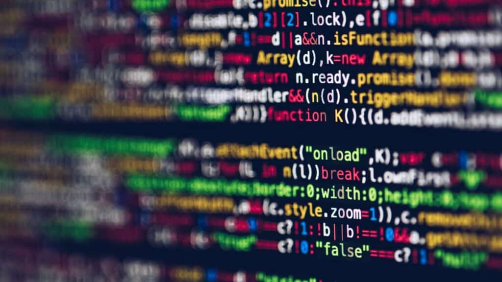 Pantalla con código de programación, desarrollo web a medida con PHP y Laravel